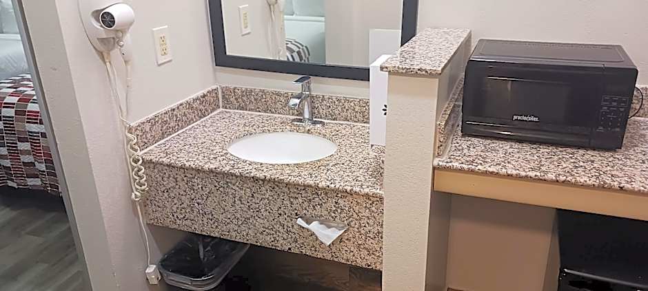 Red Roof Inn & Suites Clinton, MS