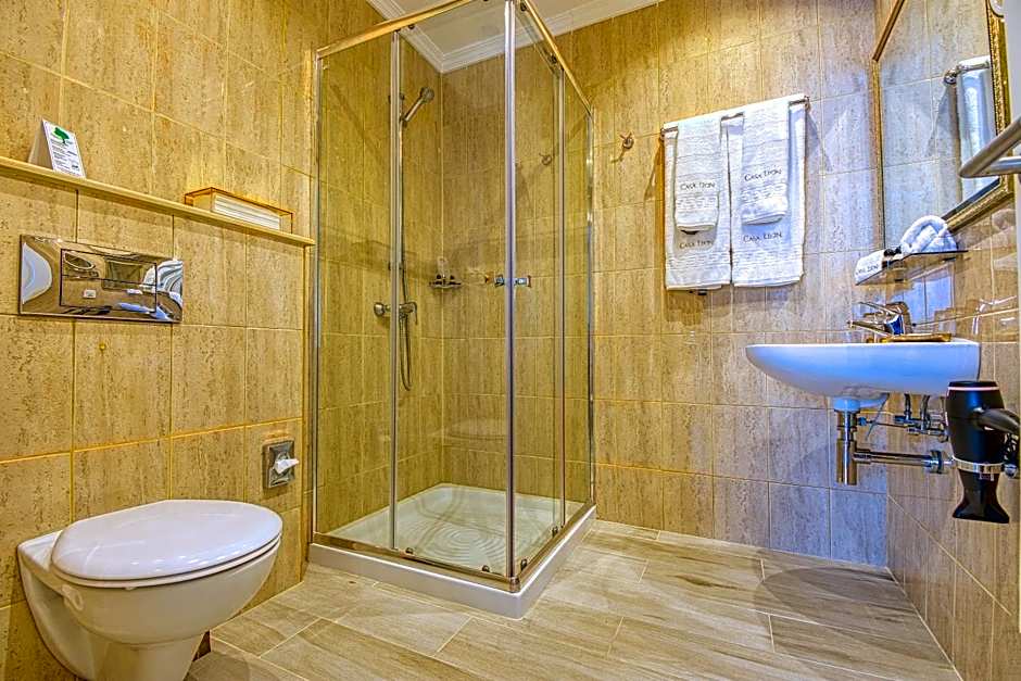 Casa León Royal Retreat