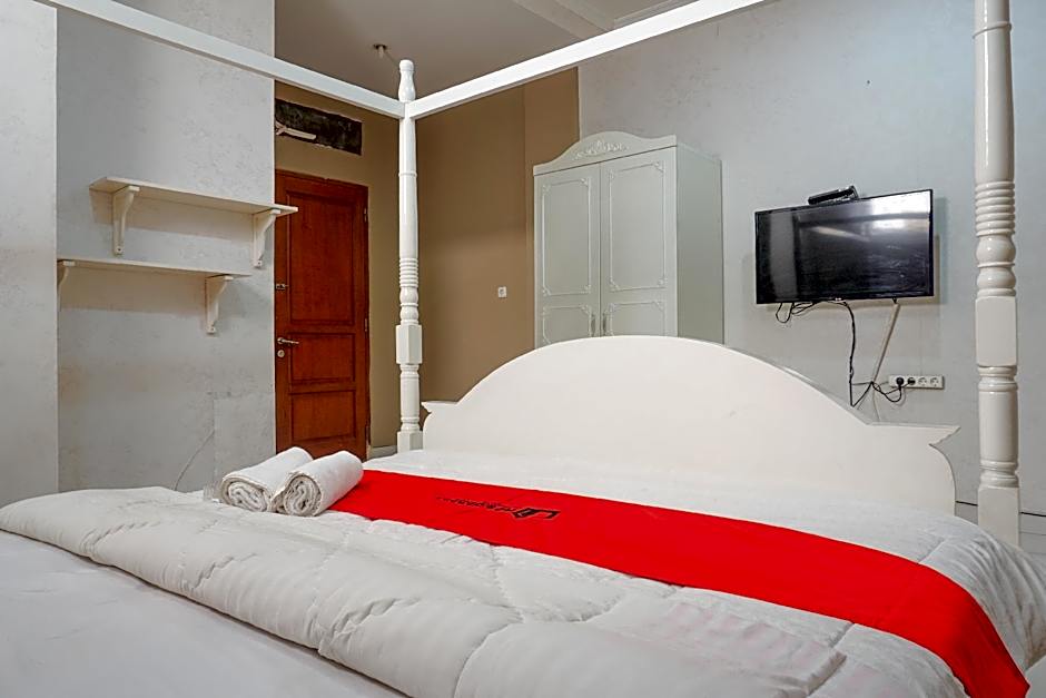 RedDoorz near Kemang Square