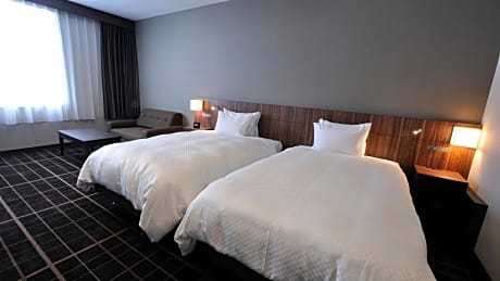 Twin Room (2 Adults) - Non-Smoking
