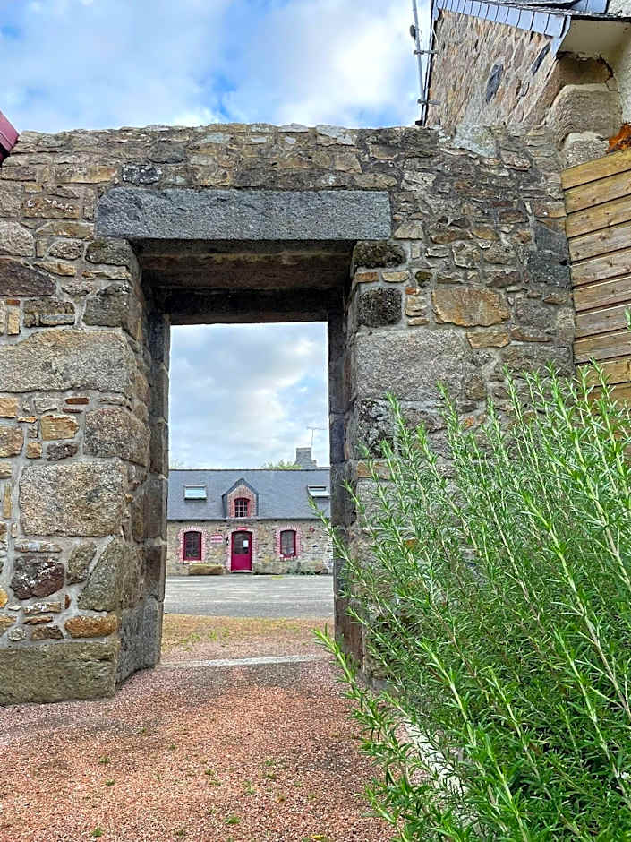 Logis Hôtel Le Relais De Beaucemaine