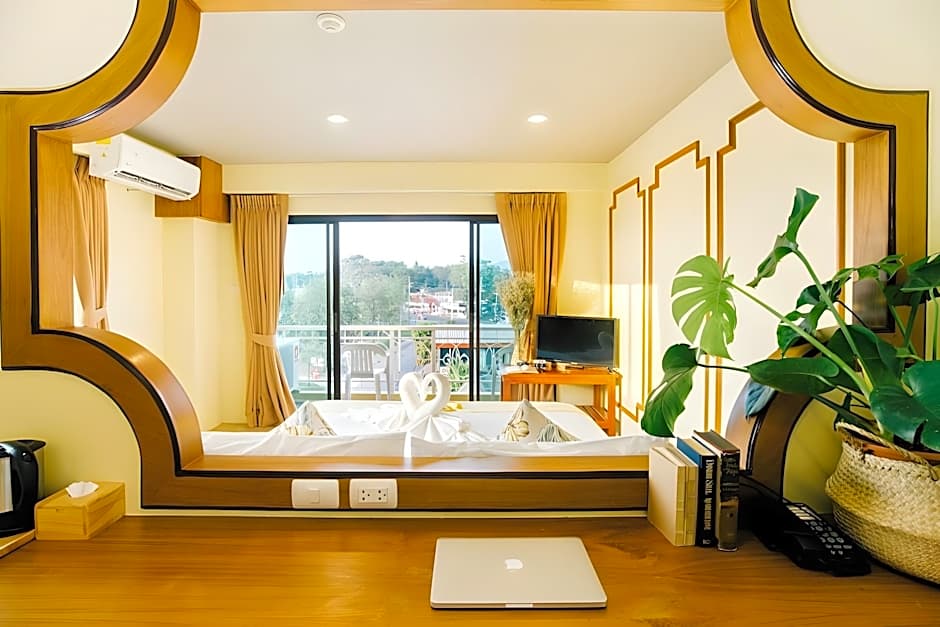 ROYAL PINEAPPLE HOTEL l a welcome to wealth and good fortune