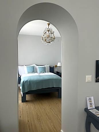 Family Room (2 Adults + 2 Children)