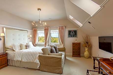 Junior Suite-Ensuite with Bath