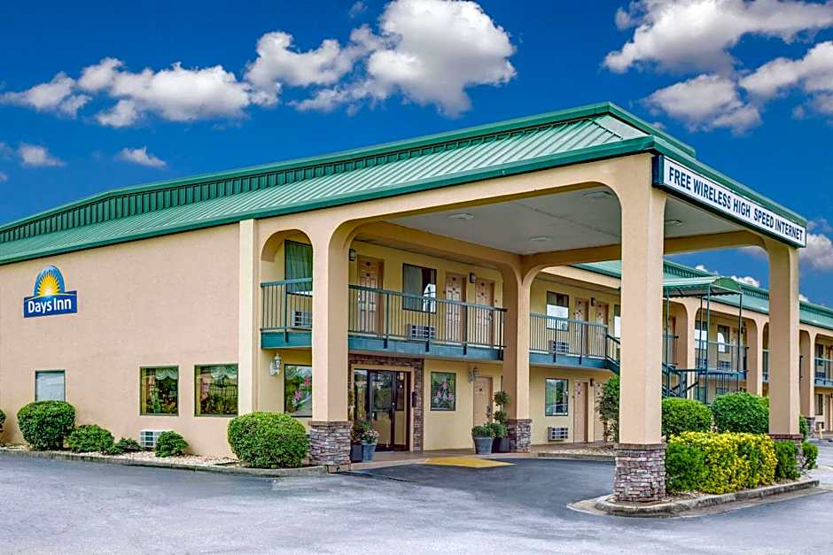 Photo 1 of 50 of Days Inn by Wyndham Macon I-475