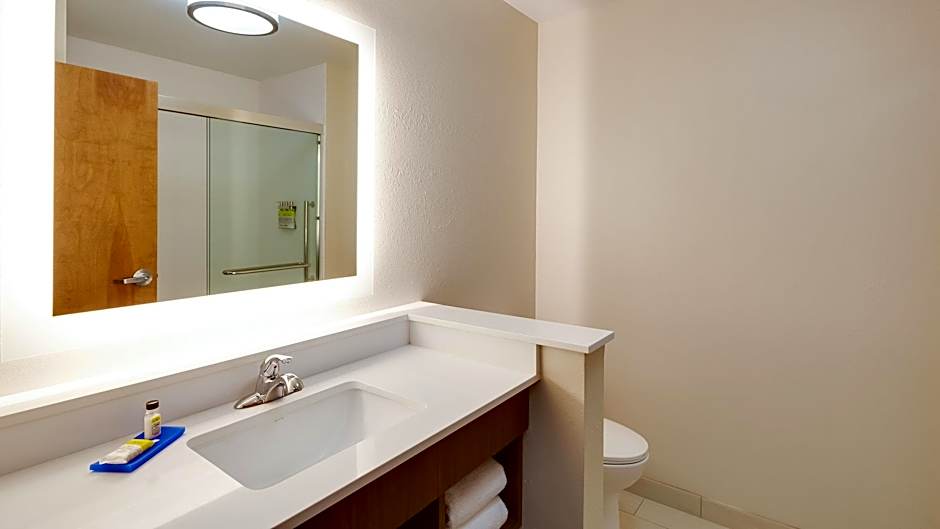 Holiday Inn Express & Suites Latta By IHG