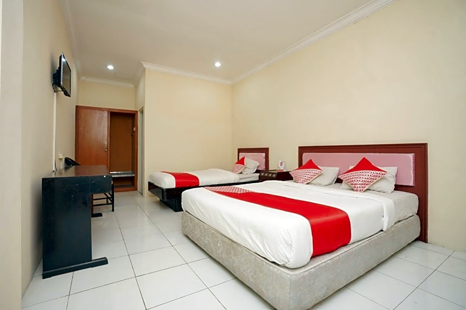 OYO 2003 Female Guest House