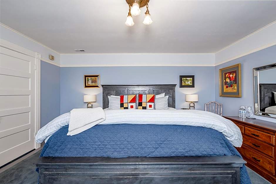 Nantucket Whale Inn, Half Moon Bay