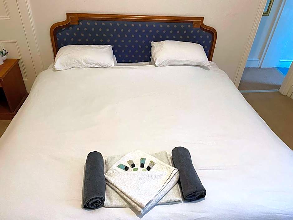 The Royal Victoria & Bull Hotel