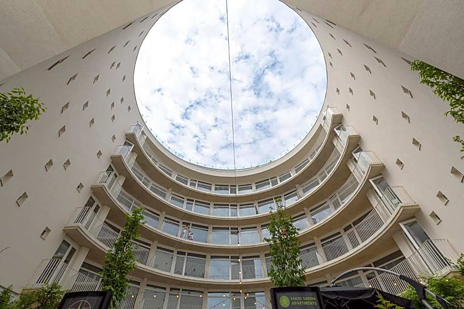 Parizs Garden Apartments