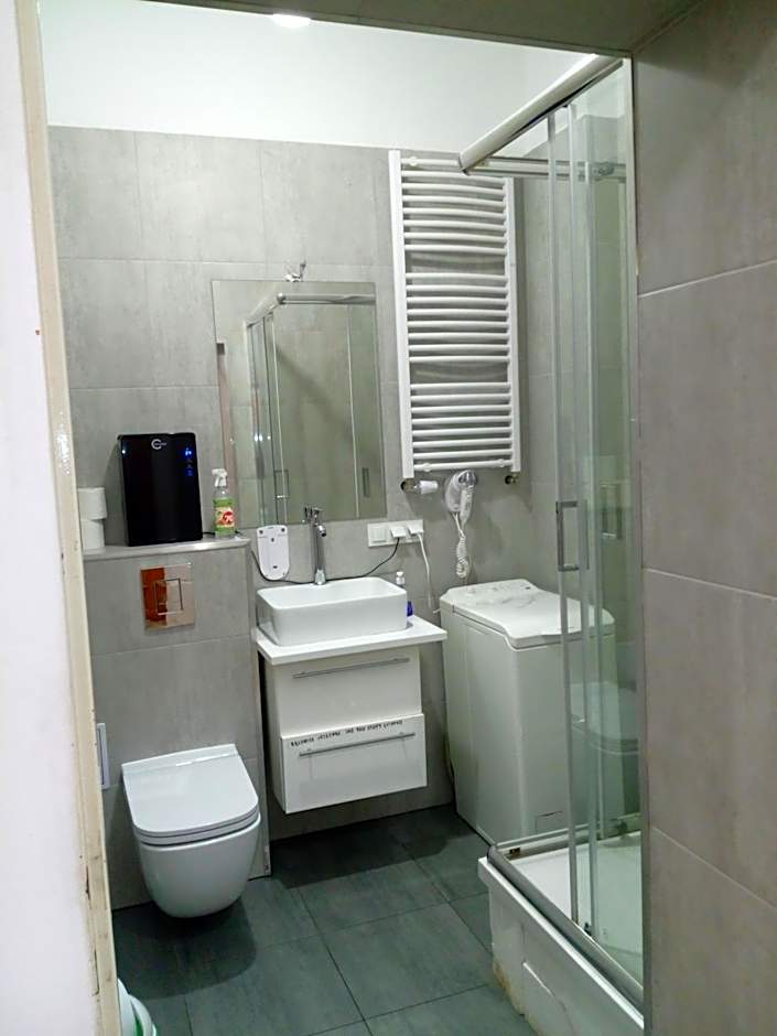 Hostel Tulip - pokoj 6 ze wspolna lazienka i kuchnia