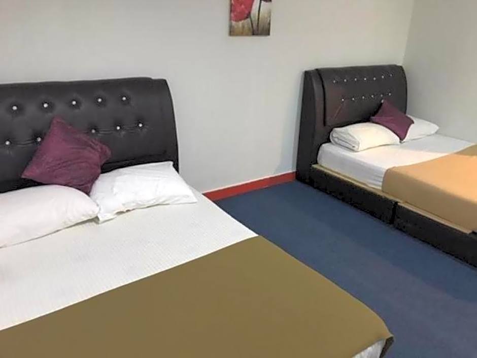 OYO 90324 Muar Station Hotel