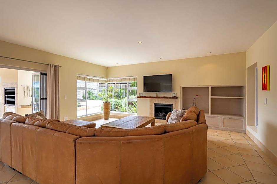 Gemini Villa - Solar Powered Pool & Near Beach