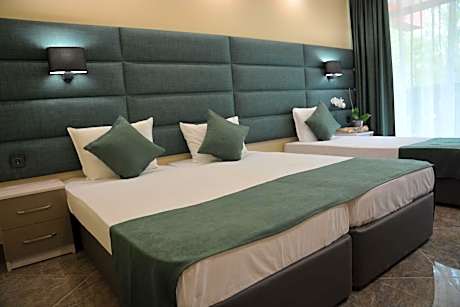 Deluxe Double Room (2 Adults + 1 Child)