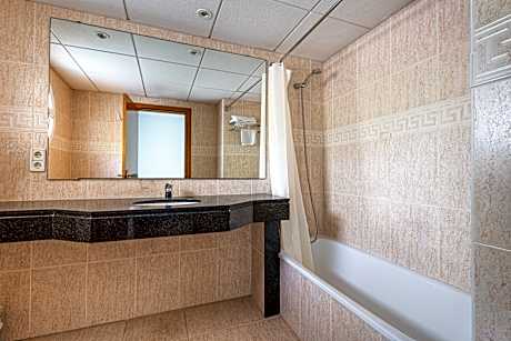 STANDARD WITH TERRACE 2 Ad + 1 CH