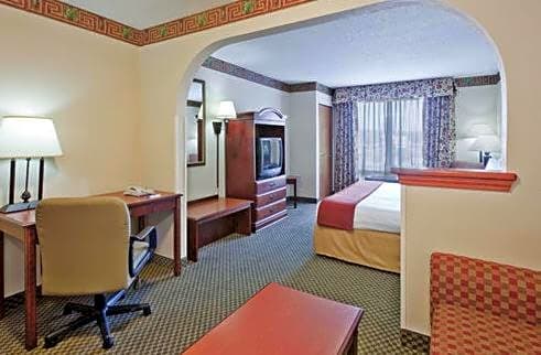 Holiday Inn Express Hotel & Suites Forest