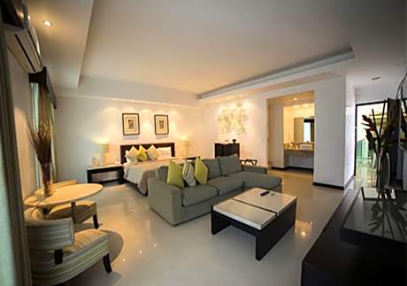 Master Suite with Spa Bath