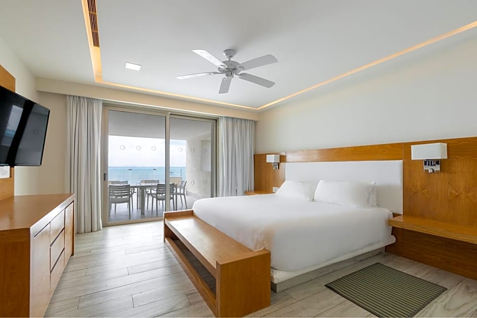 Izla Beach Front Hotel
