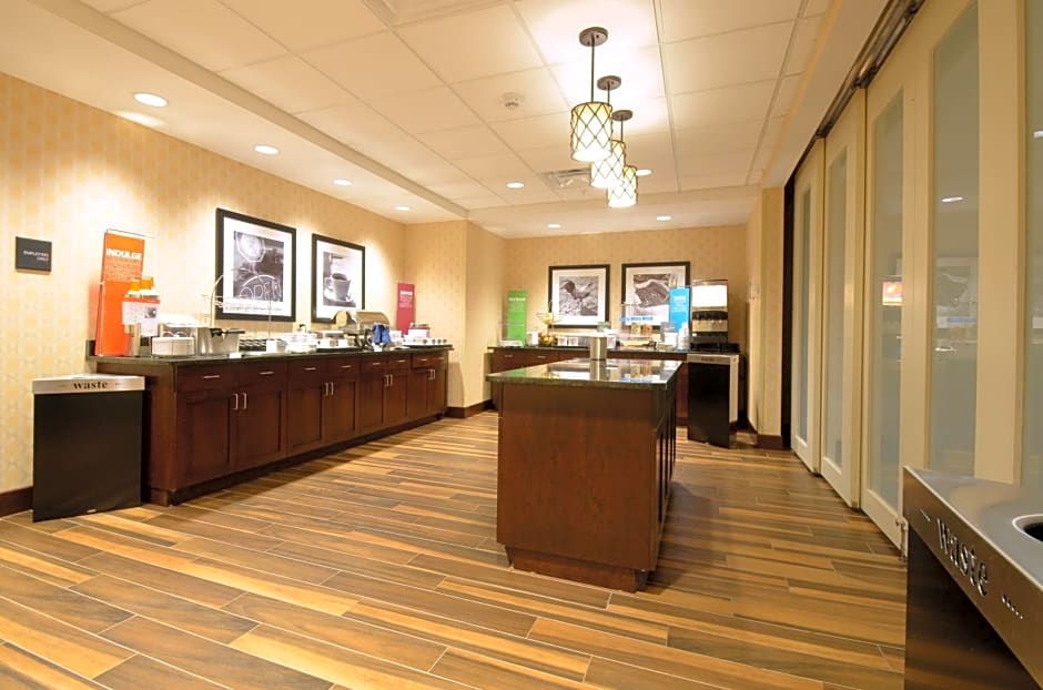Hampton Inn & Suites Cazenovia, NY