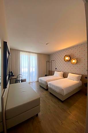 Comfort Room with One Queen Bed and One Single Bed - Non-Smoking