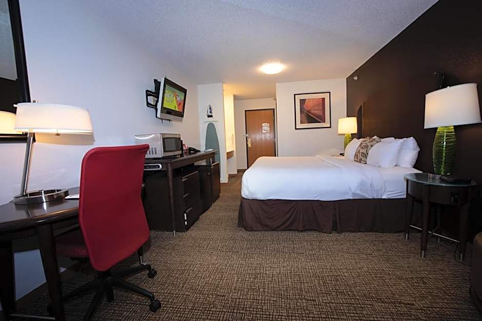 Alliance Hotel & Suites, a Howard Johnson by Wyndham