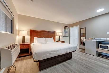 Suburban Studios Near Mesa Verde