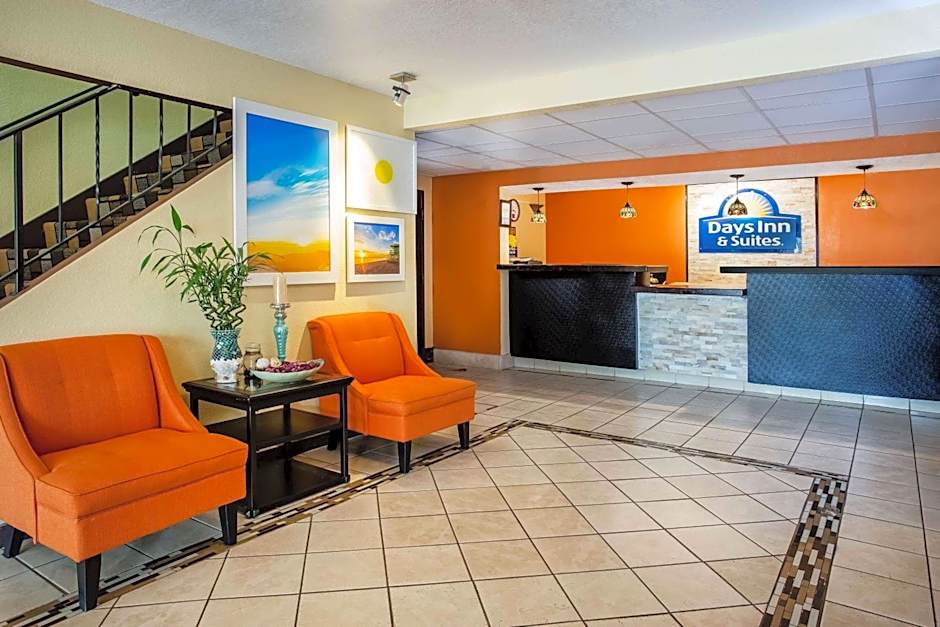 Days Inn & Suites by Wyndham Stevens Point