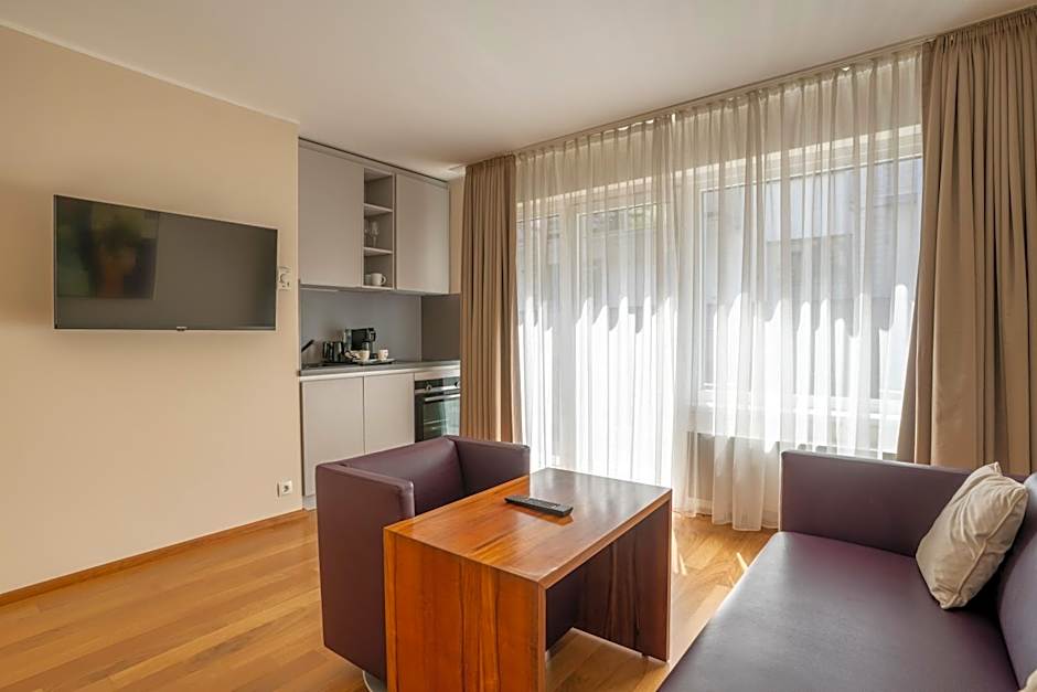 Pakat Suites Hotel
