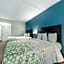 HomeTowne Studios by Red Roof San Antonio - SeaWorld Northwest