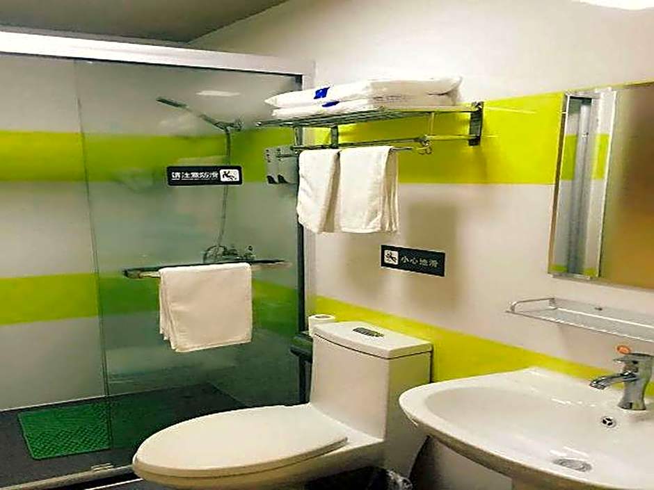 7 Days Inn Suzhou Weiting Yangcheng Lake Huayi Studio