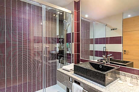 1 Queen Bed, Non-Smoking, Junior Suite, Sofabed, Mini Bar, Bathrobe And Slippers, Coffee Maker