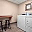 La Quinta Inn & Suites by Wyndham Midwest City - Tinker AFB