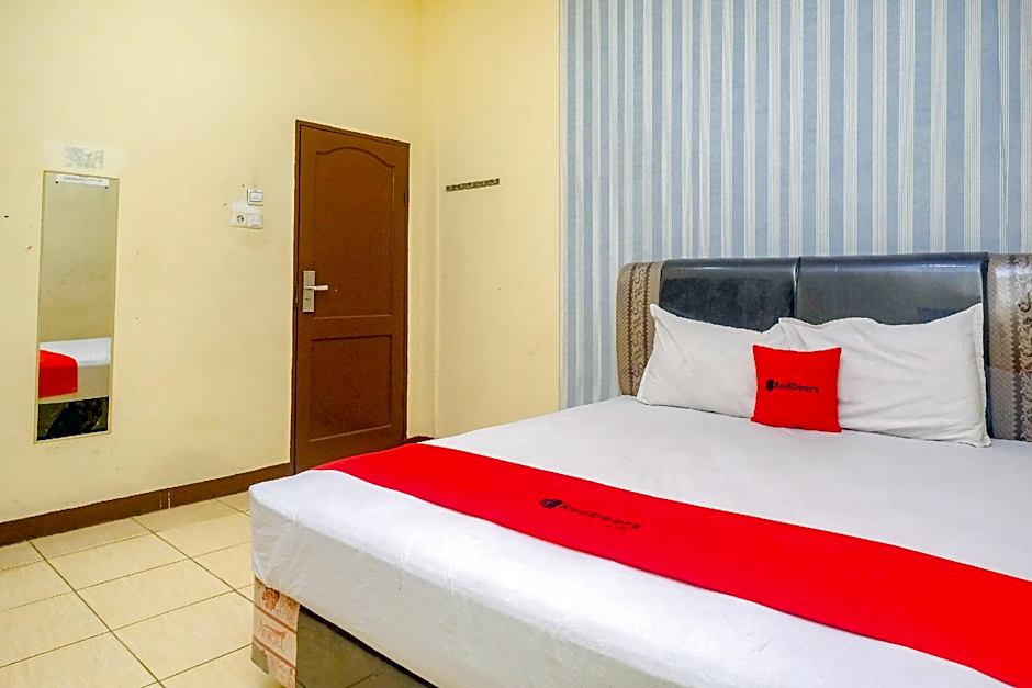 RedDoorz @ Jalan Japaris Medan