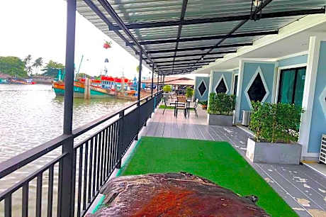 Chaiyai River Front Hotel