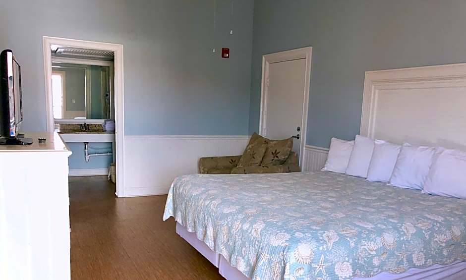 Sea And Breeze Hotel And Condo