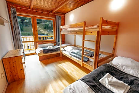 Quadruple Room with Mountain View