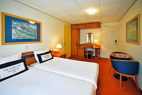 Twin Room with Shower