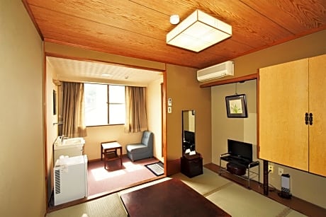 Japanese-Style Single Room with Shared Bathroom