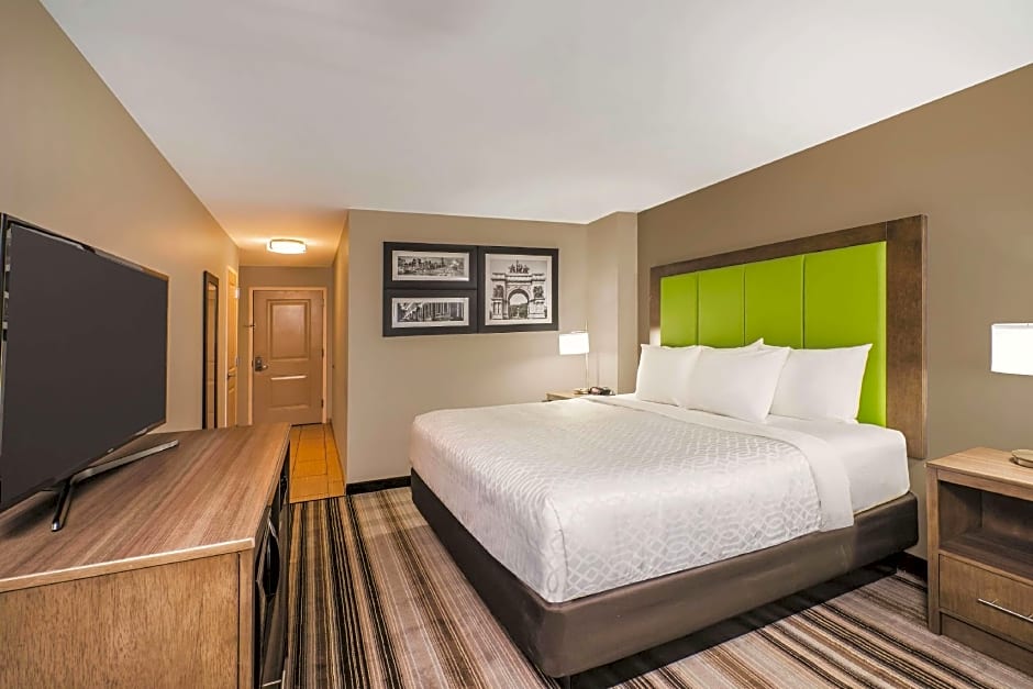 La Quinta Inn & Suites by Wyndham Brooklyn Central