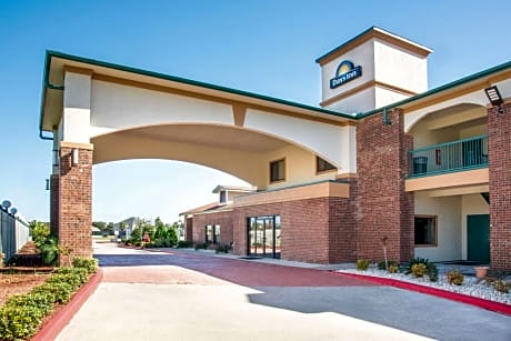Days Inn by Wyndham Baytown East