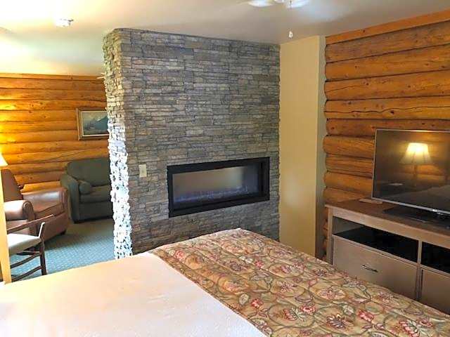 Pike's Waterfront Lodge