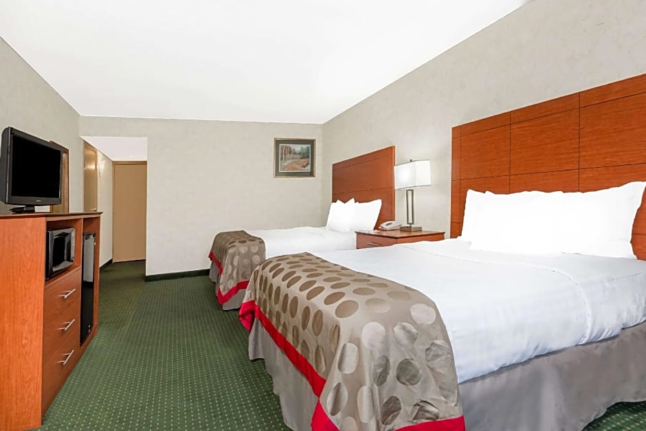 Ramada by Wyndham Lexington North Hotel & Conference Center