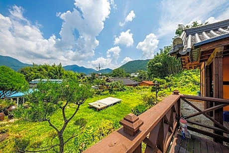 Sancheong Hanok Giunchan House Pension