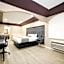 Sapphire Inn & Suites