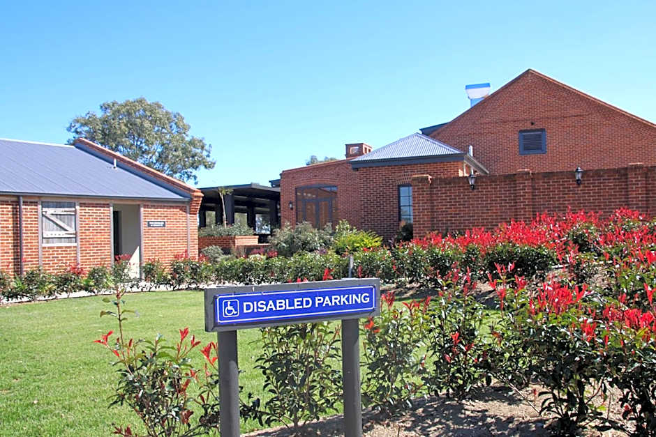 Dusty Hill Vineyard - Moffatdale