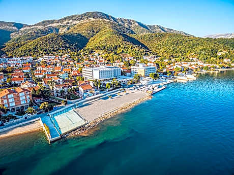 Carine Hotel Delfin