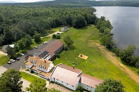 Lake Shore Farm Inn