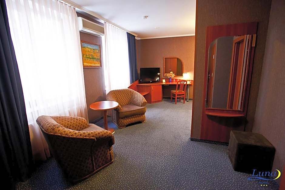 Luna Hotel