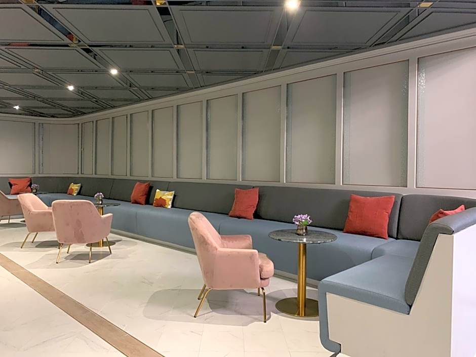 The Quarter Ploenchit by UHG