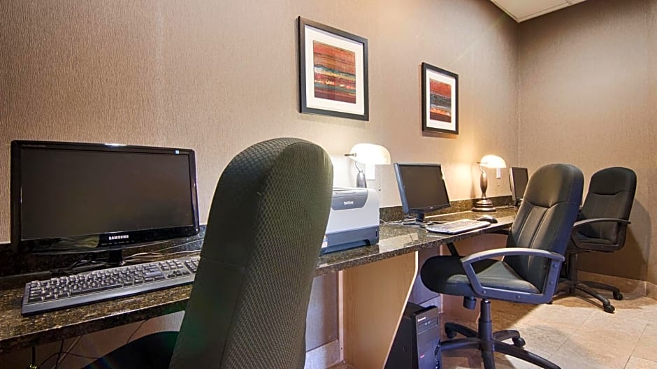 Ramada by Wyndham East Syracuse Carrier Circle